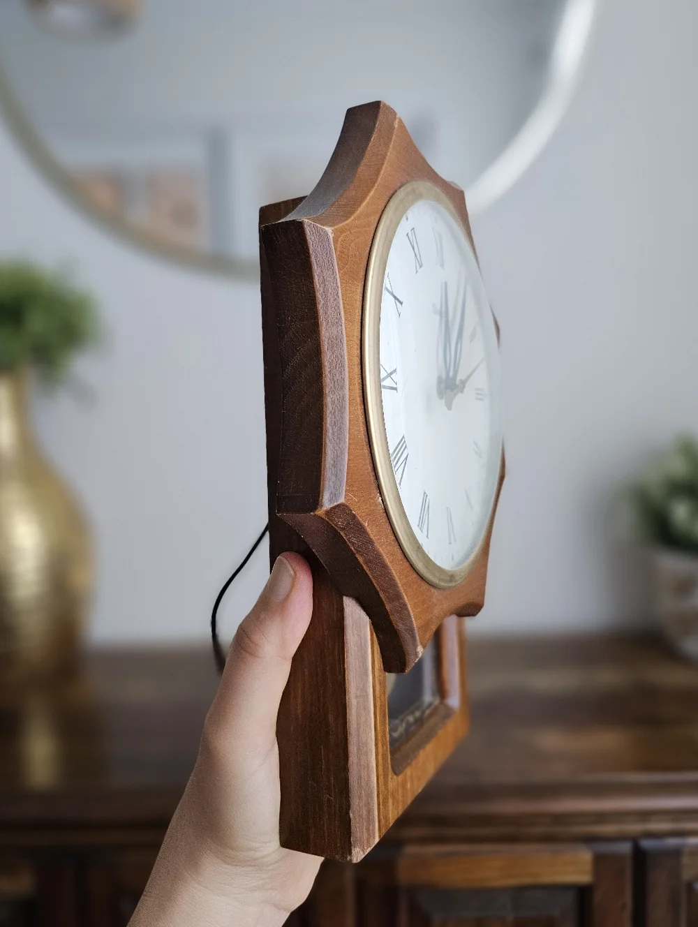 Vintage 60's United Wall Clock Wood Mid Century Roman Numeral Pendulum USA